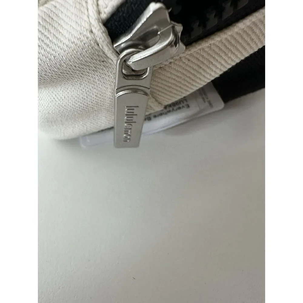 NWT LULULEMON Everywhere Crossbody Belt Bag Shoulder Nat/Black  One Size‎